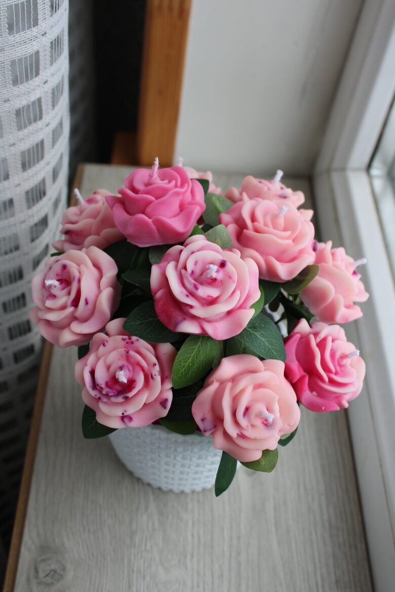 Rožu sveču pušķis