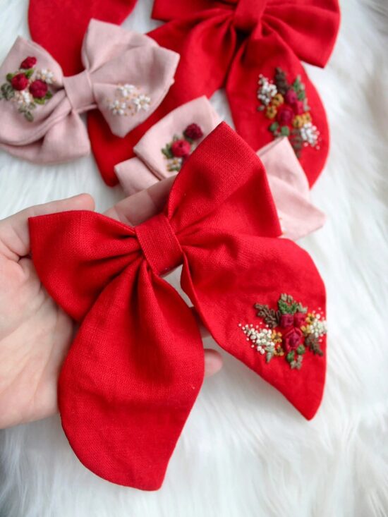 Lina matu sprādzes ar izšuvumu 