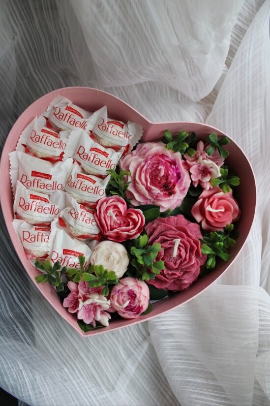 Dāvanu kaste sirds formā L