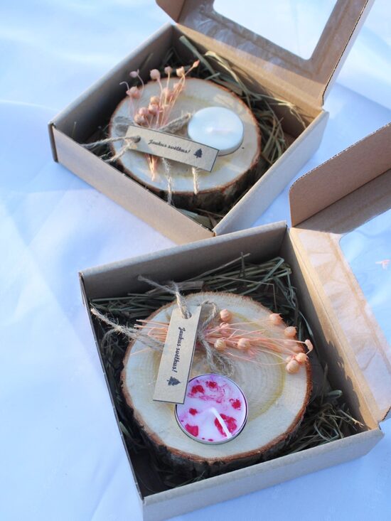 Svečturis - dabīgā koka ripa dāvanu kastītē