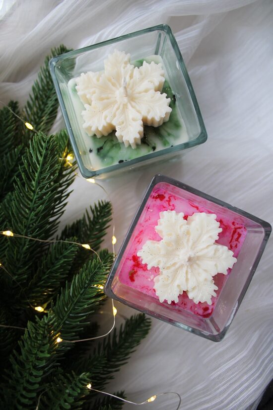 Lielā Ziemassvētku svece stikla traukā